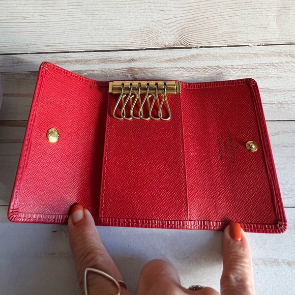 Louis Viutton Red Epi Key Holder - 6 Keys - Picture 13 of 15